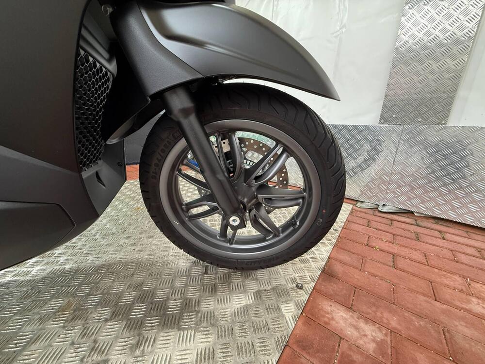 Piaggio Beverly 400 S (2025 - 26) (4)