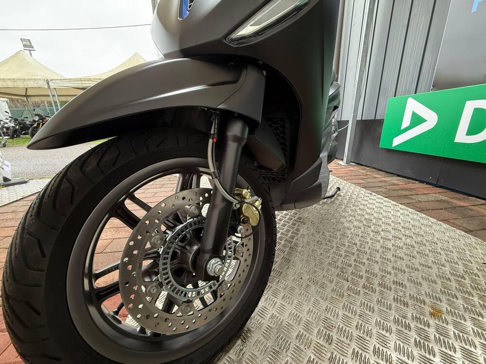 Piaggio Beverly 400 S (2025 - 26) (10)