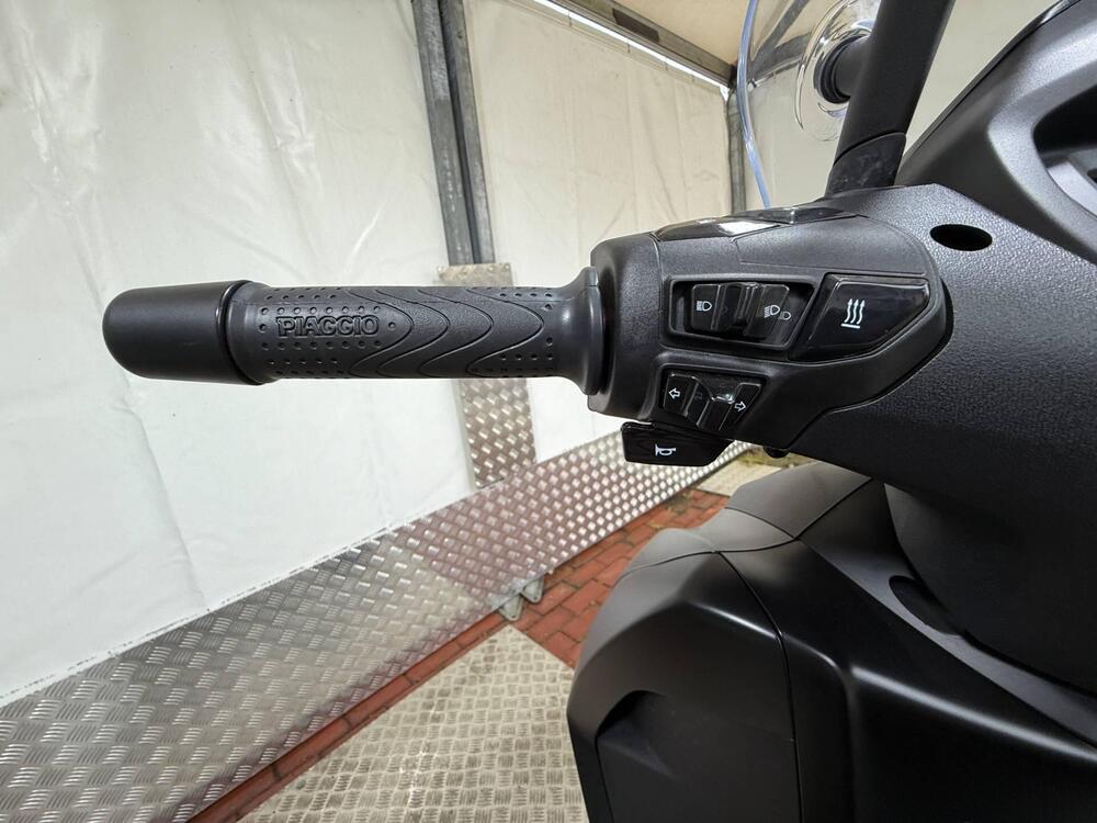 Piaggio Beverly 400 S (2025 - 26) (9)