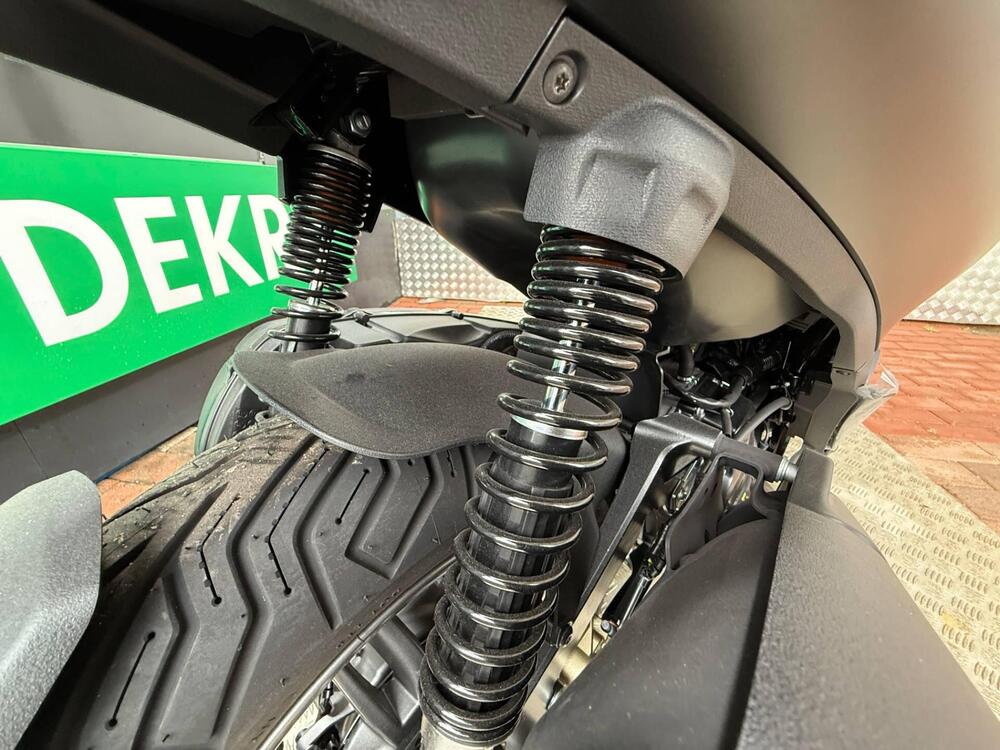 Piaggio Beverly 400 S (2025 - 26) (18)