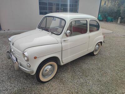 Fiat 600 D  100 d&#039;epoca del 1962 a Castel Goffredo