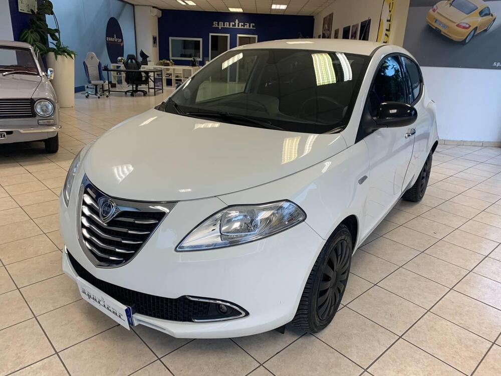 Lancia Ypsilon usata a Pavia