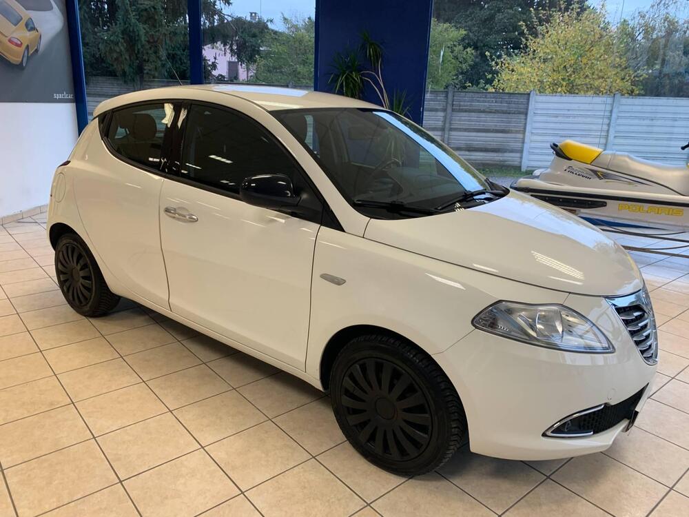 Lancia Ypsilon usata a Pavia (2)