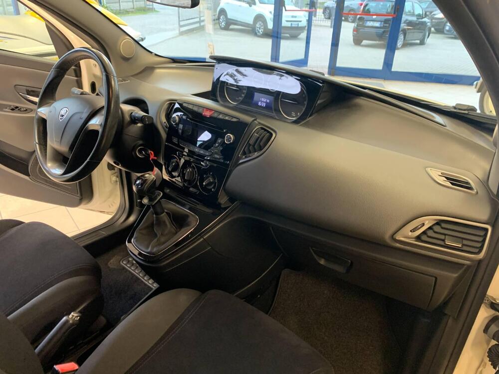 Lancia Ypsilon usata a Pavia (5)