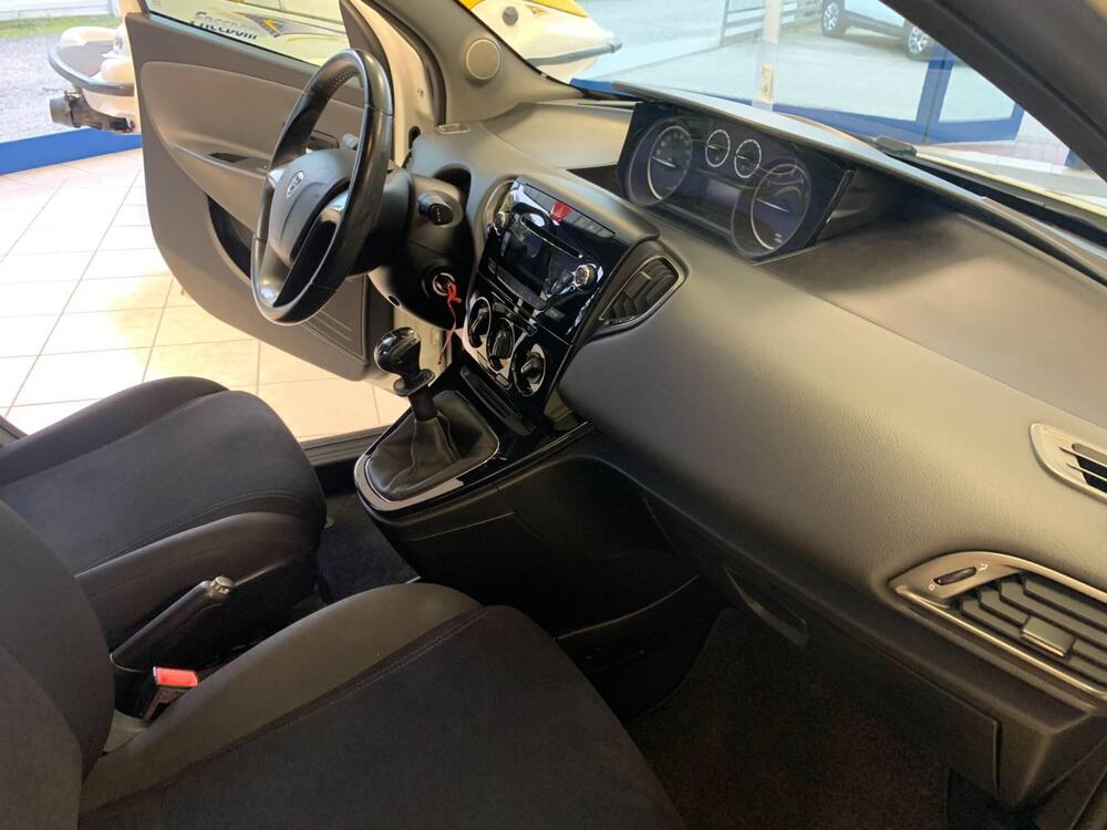 Lancia Ypsilon usata a Pavia (6)