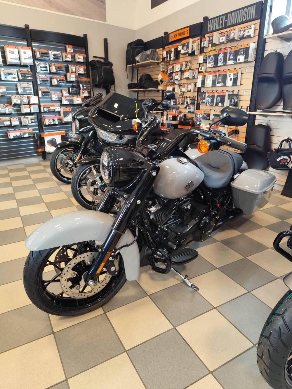 Harley-Davidson Road King Special (2021 - 26) (2)