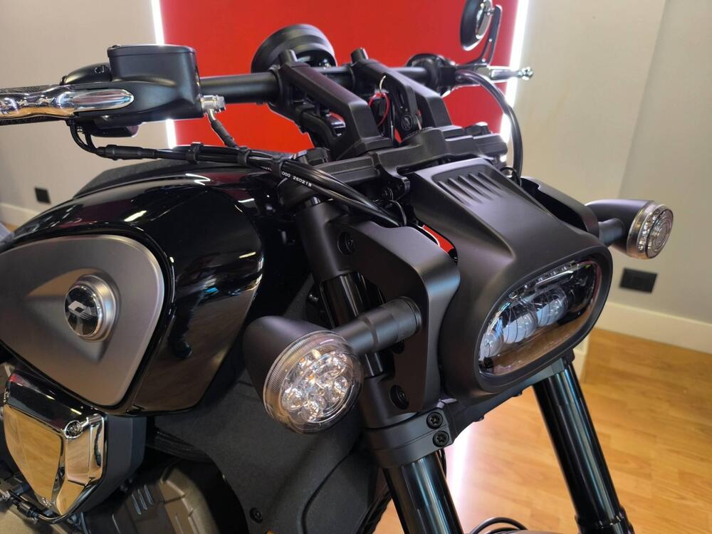 QJ Motor SRV 600 V (2025 - 26) (3)