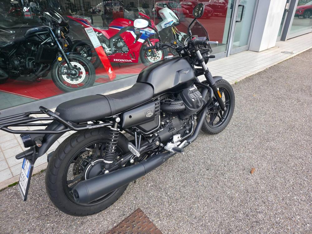Moto Guzzi V7 III Stone Night Pack (2019 - 20) (5)