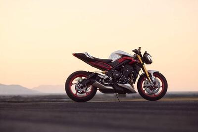 Triumph Street Triple 765 RX e Moto2 Edition: arrivano le versioni racing della naked di Hinckley