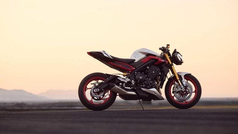 Triumph Street Triple 765 RX e Moto2 Edition: arrivano le versioni racing della naked di Hinckley