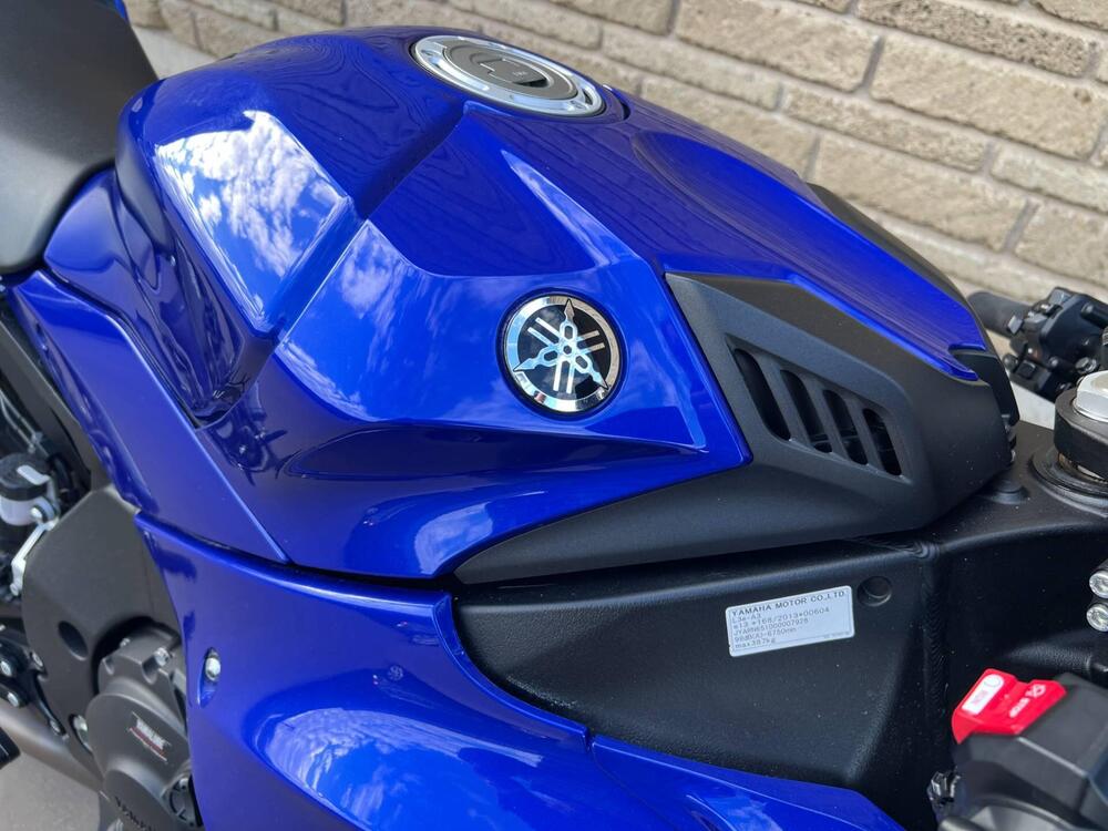 Yamaha YZF R1 (2020 - 25) (7)
