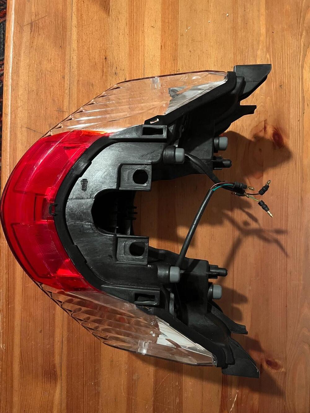 Fanale posteriore sh300 Honda (3)