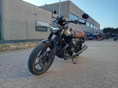 Moto Guzzi V7 Stone (2021 - 24) usata