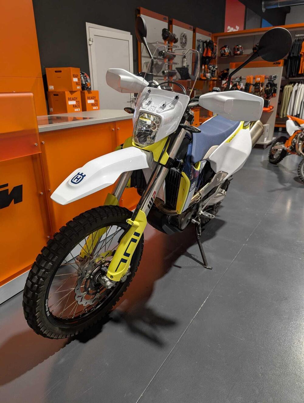 Husqvarna 701 Enduro (2023 - 25) (2)