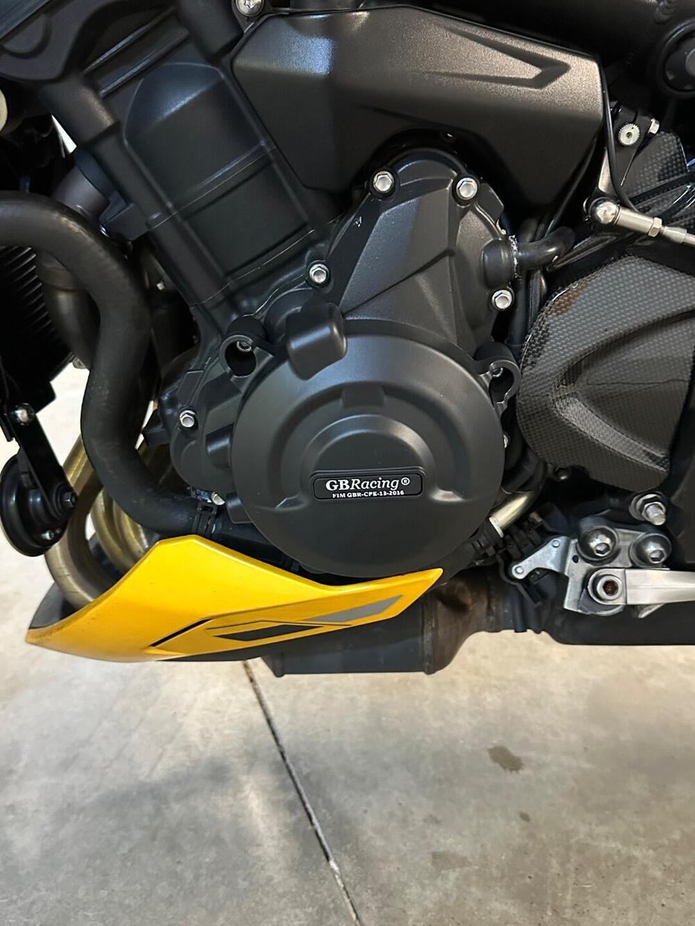 Triumph Street Triple 765 RS (2023 - 26) (2)