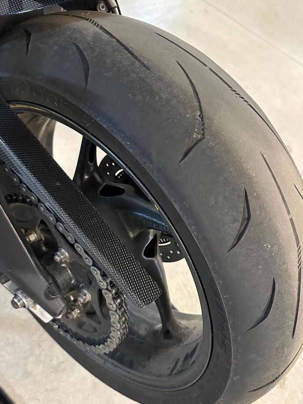 Triumph Street Triple 765 RS (2023 - 26) (3)