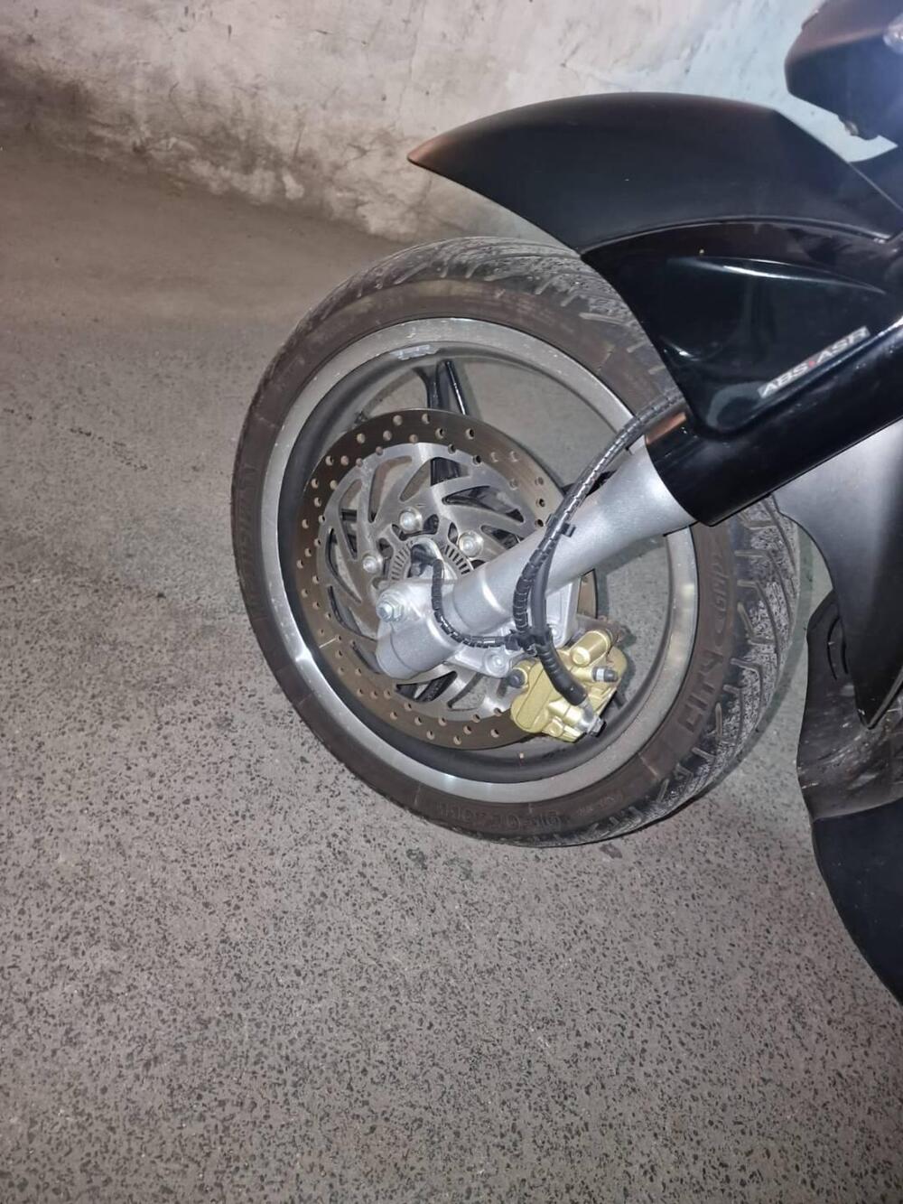 Piaggio Beverly 350 Police ABS-ASR (2018 - 20) (4)