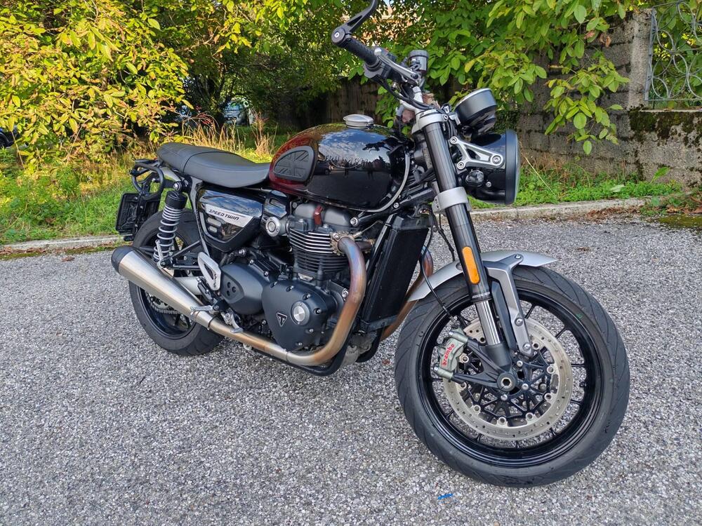 Triumph Speed Twin 1200 Stealth Edition (2024) (2)