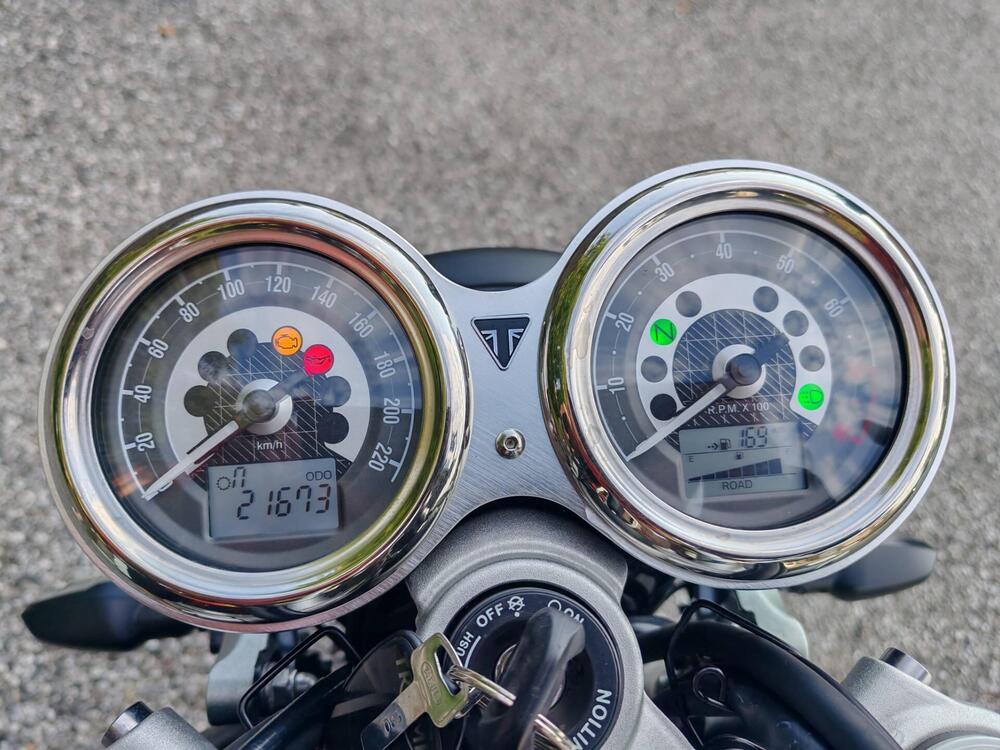 Triumph Speed Twin 1200 Stealth Edition (2024) (8)