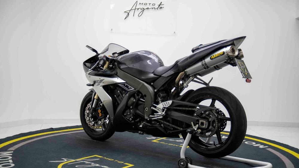 Yamaha YZF R1 (2006 - 07) (2)