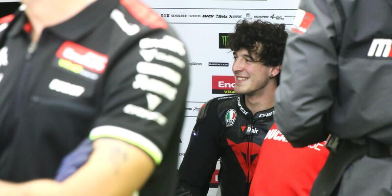 Vietti sorride dopo il 1&deg; run con la MotoGP VR46