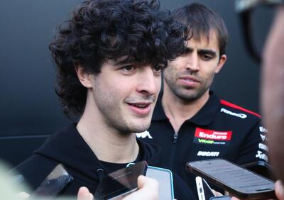 MotoGP 2025. I test di Valencia. Celestino Vietti racconta il regalo-MotoGP: Stile simile alla Moto2, ma frenata impressionante!