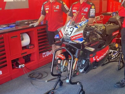 MotoGP 2025. I test di Valencia aprono la stagione 2026: Aprilia davanti, Ducati sperimenta, Yamaha V4 impressiona [GALLERY]