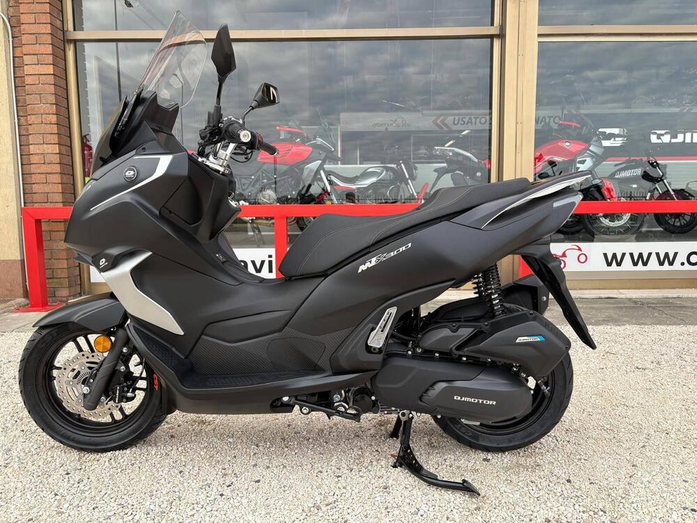 QJ Motor MTX 300 (2025 - 26) (3)