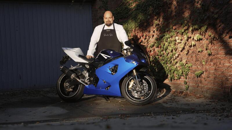 Daniele Rossi, lo chef del Mugello che vive di cucina e moto: &quot;Sulla GSX-R K5 ho imparato tutto&quot; [VIDEO]
