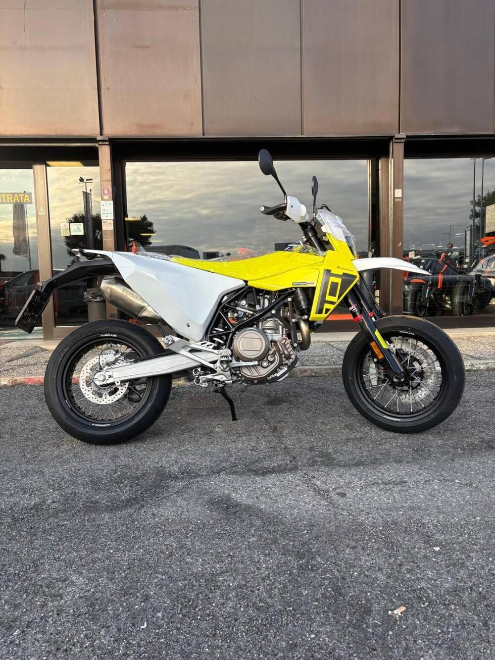 Husqvarna 701 Supermoto (2026)