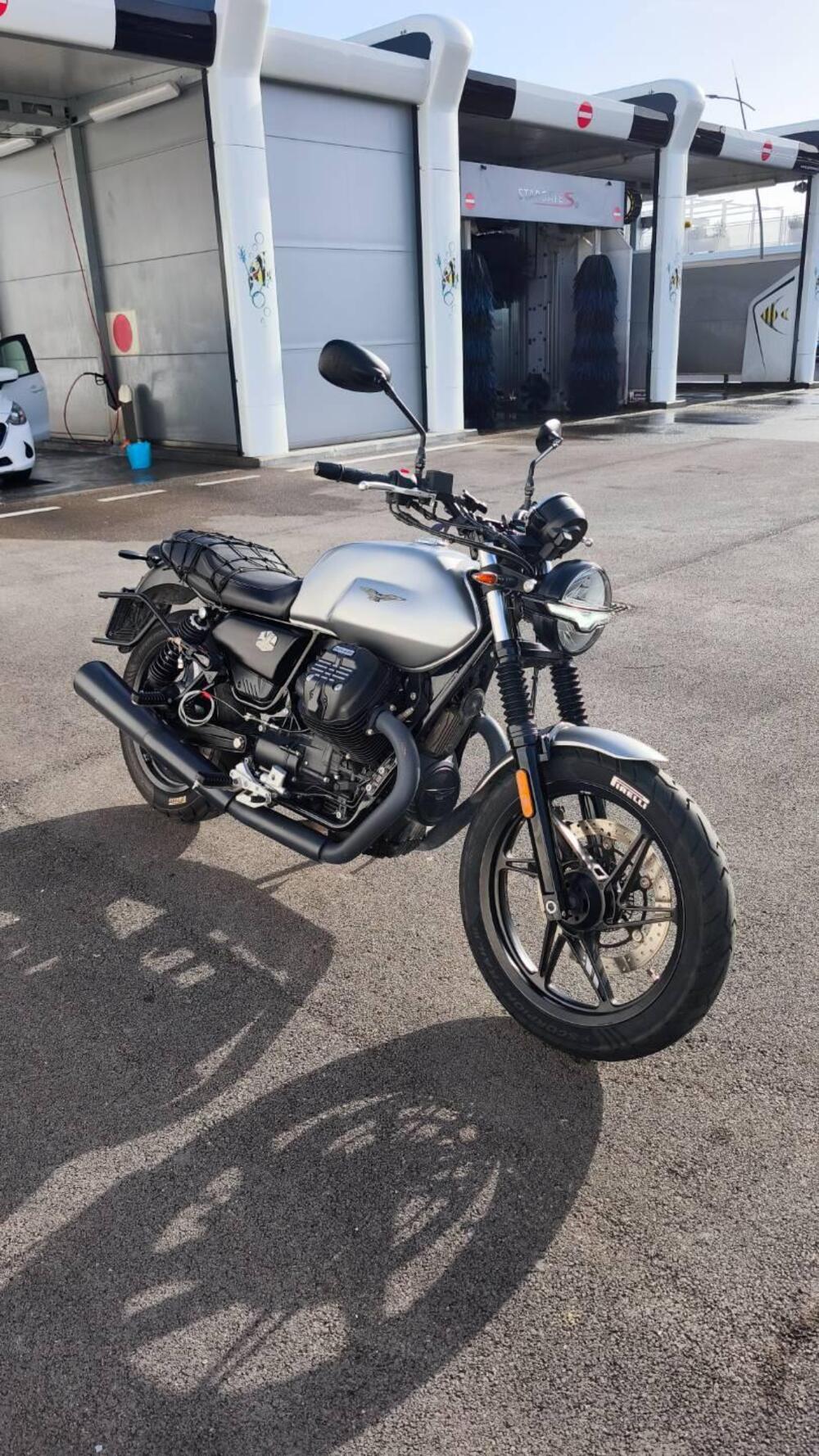 Moto Guzzi V7 Stone (2021 - 24)
