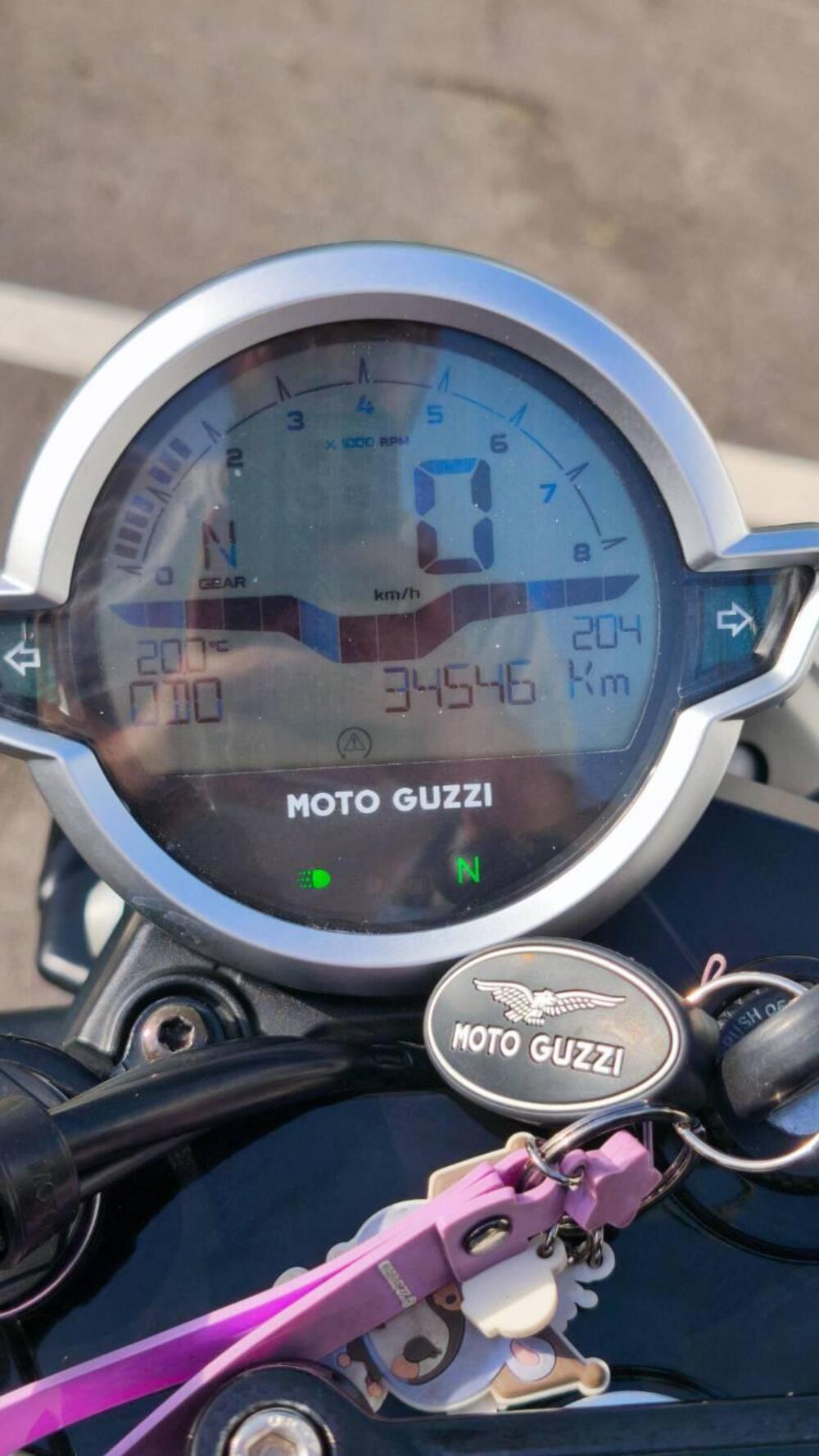 Moto Guzzi V7 Stone (2021 - 24) (4)