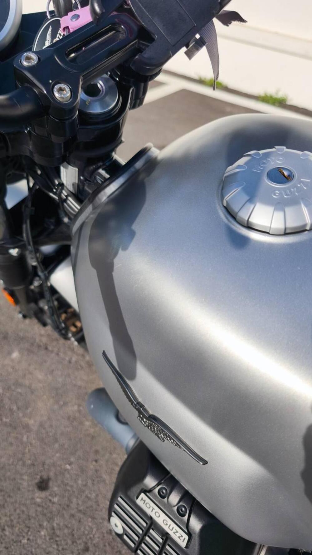 Moto Guzzi V7 Stone (2021 - 24) (5)