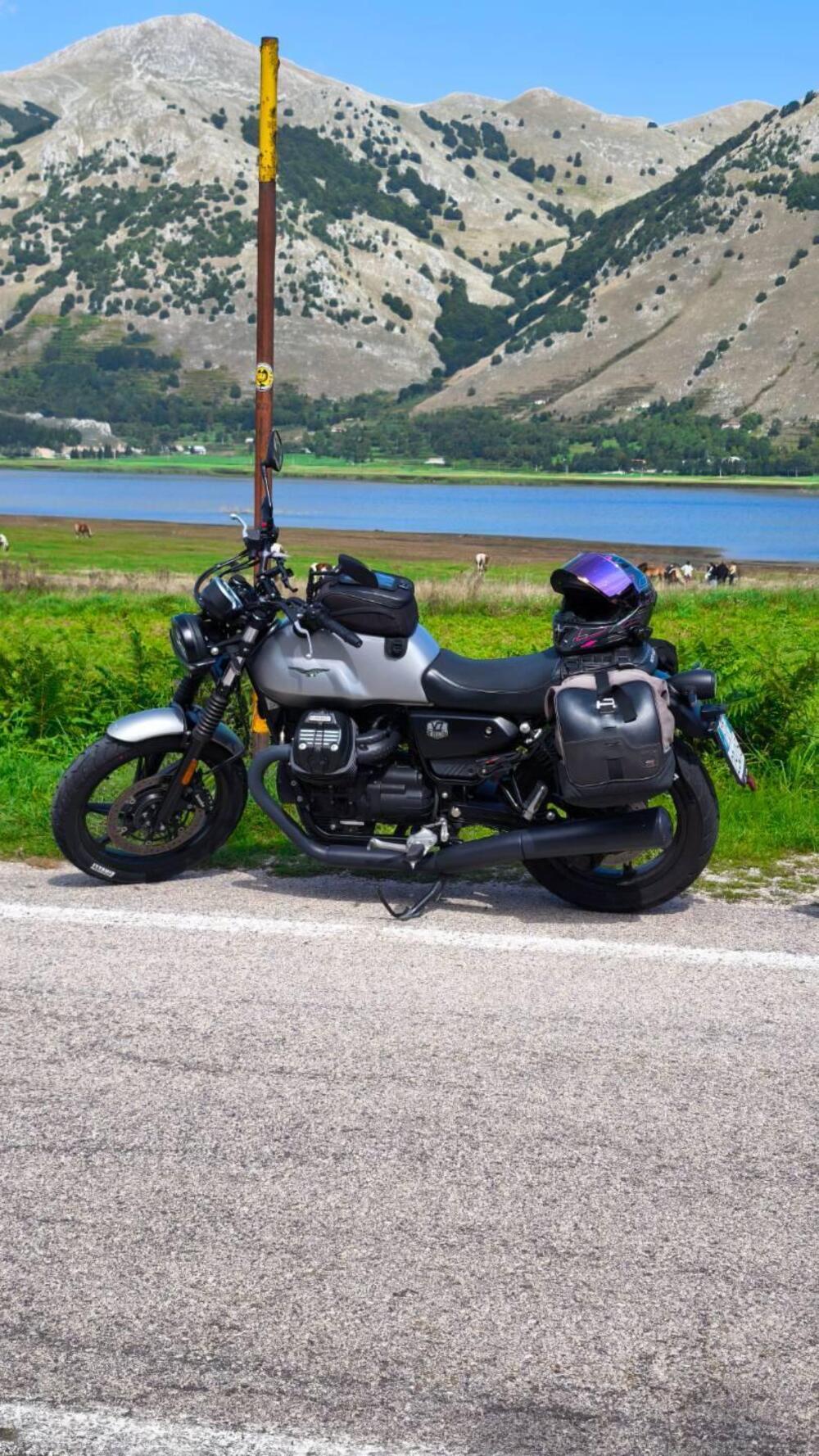Moto Guzzi V7 Stone (2021 - 24) (6)
