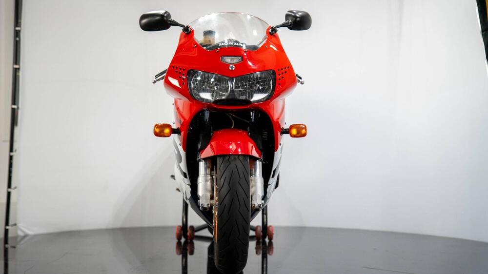 Honda CBR 900 RR SC33 (4)