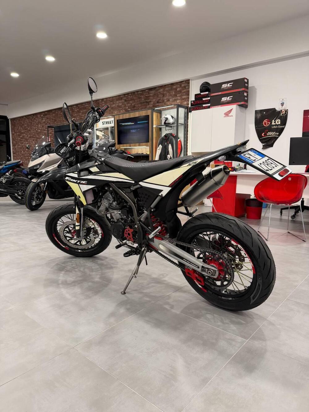 Fantic Motor XMF 125 Motard Performance 4t (2021 - 22) (4)