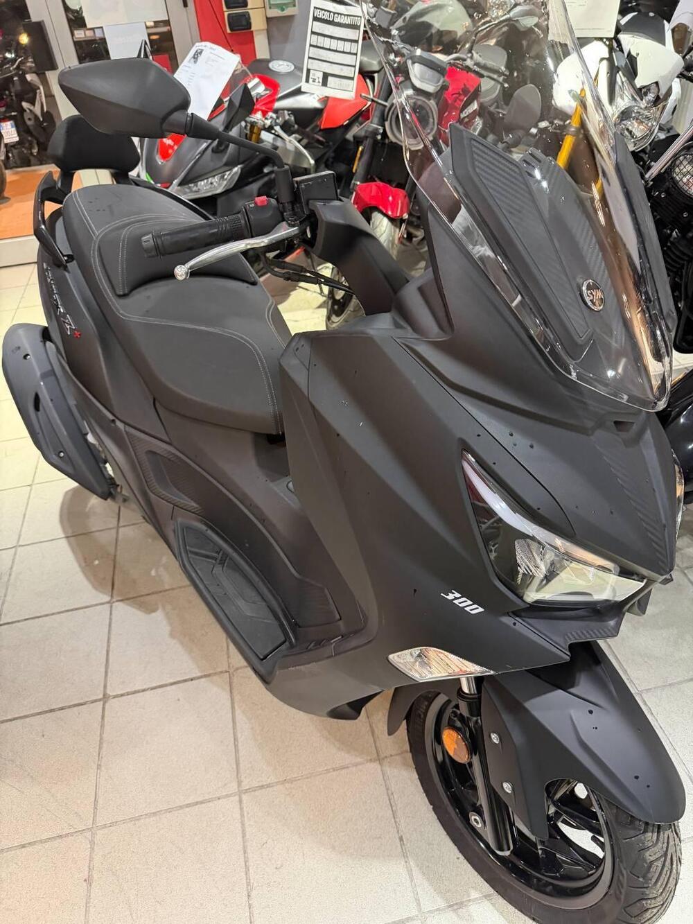 Sym Joymax 300 Z+ (2021 - 24) (2)