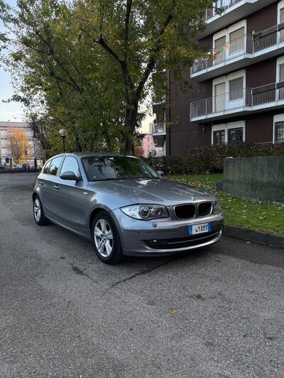 BMW Serie 1 120d cat 5 porte Futura DPF del 2009 usata a Milano