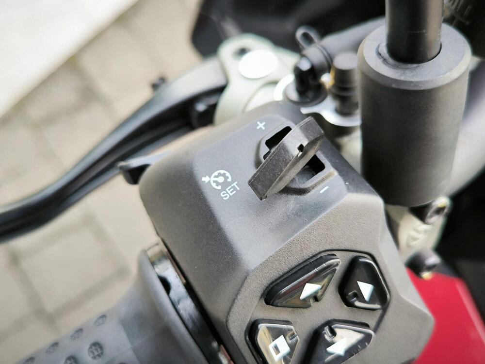 Moto Guzzi V100 Mandello S (2022 - 24) (10)