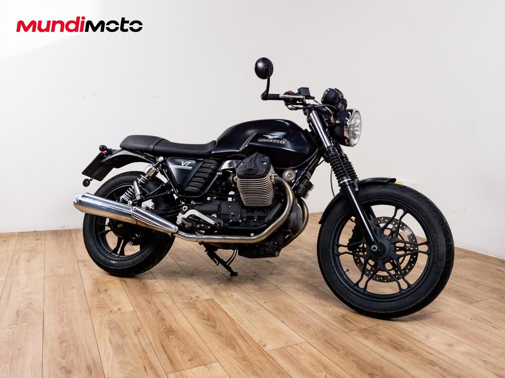 Moto Guzzi V7 III Stone (2017 - 20) (2)