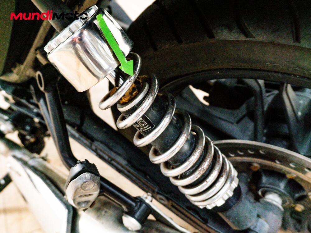 Moto Guzzi V7 III Stone (2017 - 20) (21)