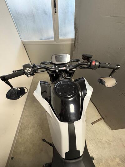 KTM 790 Duke L (2023 - 24) usata