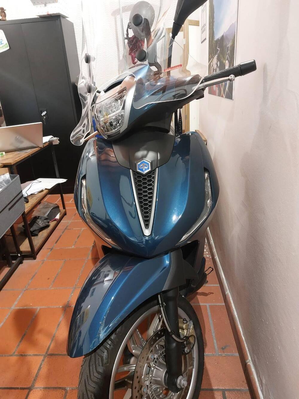 Piaggio Beverly 300 ABS-ASR (2021 - 25) (4)