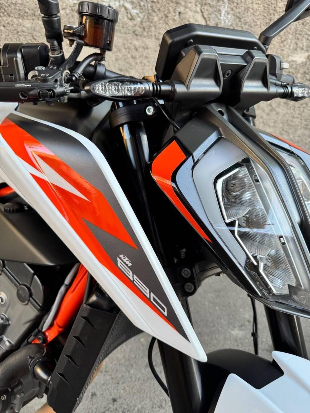 KTM 890 Duke R (2020) (2)