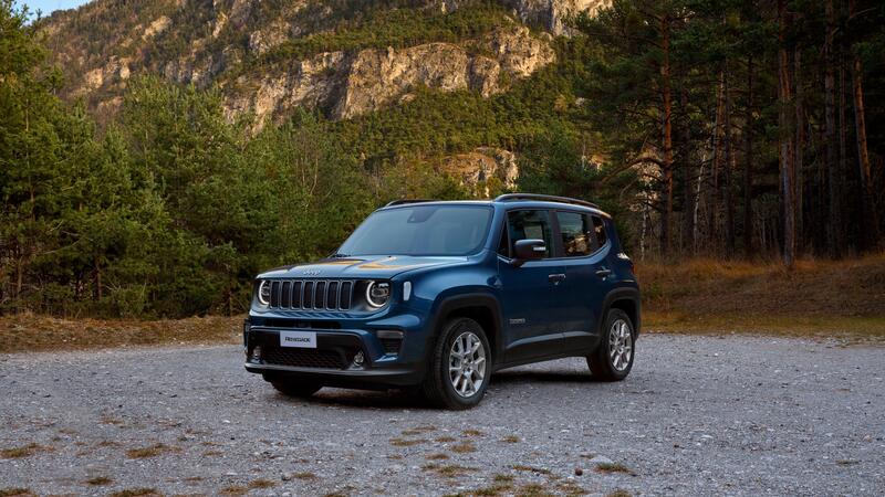 Nuova Jeep Renegade, elettrica ma non solo: ecco come sar&agrave; la futura rivale della Dacia Duster 