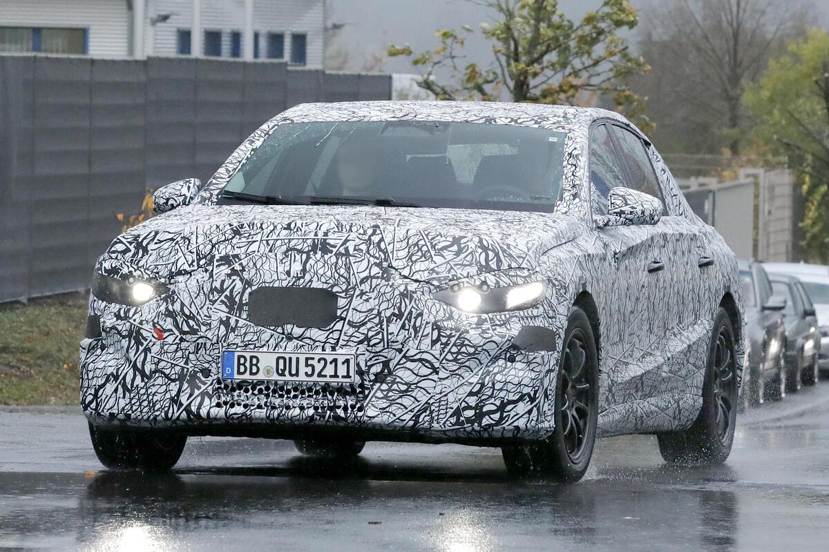 Nuova Mercedes E-Class elettrica: addio EQE, nel 2027 arriva la berlina che cambierà tutto