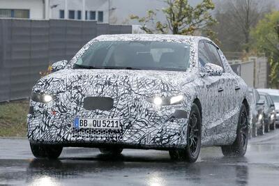 Nuova Mercedes E-Class elettrica: addio EQE, nel 2027 arriva la berlina che cambier&agrave; tutto