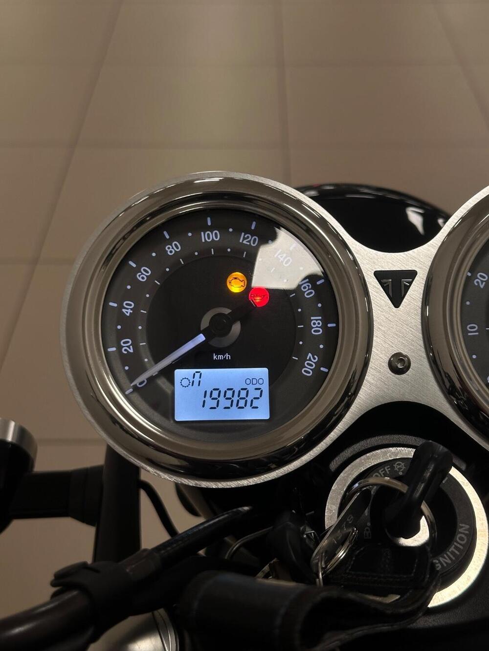 Triumph Bonneville T100 (2017 - 20) (5)