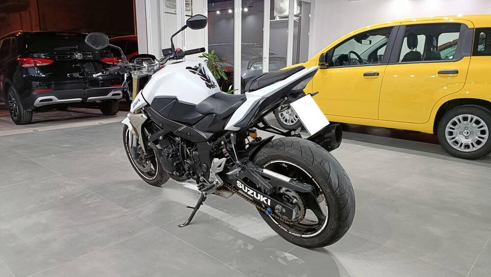 Suzuki GSR 750 (2010 - 15) (5)