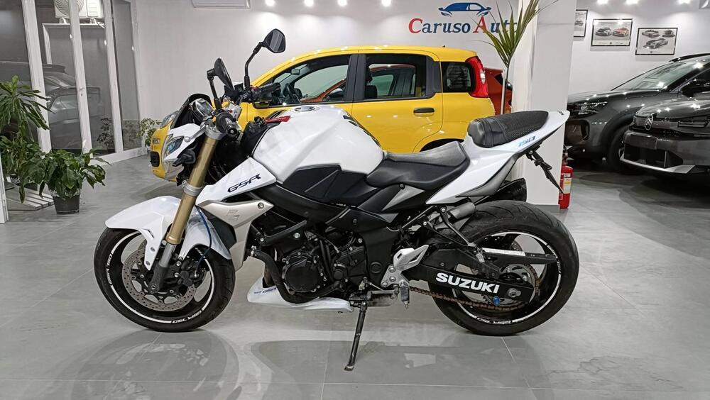 Suzuki GSR 750 (2010 - 15) (6)